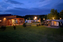 Stellplätze mit Zugang zum Sanitärbereich