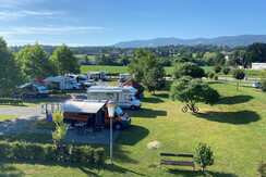Ölspur Camping mit Wiese