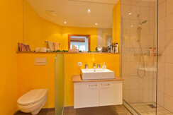 Bad mit WC und Dusche