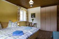 Susi Doppelbett mit Fenster und Schrank