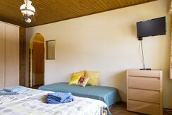 Susi Doppelbett Zusatzbett und TV-Gerät