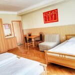 Photo of room with 3 beds with shower, WC