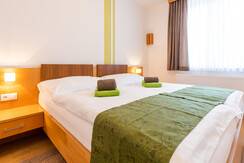 Doppelbettzimmer Nr. 6_©Schweighofer-Derler