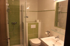 Badezimmer Doppelbettzimmer Gästezimmer Nr. 4