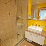 Bild von Familienzimmer mit Dusche, WC