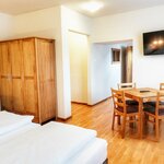 Photo of room with 5 beds with shower, WC