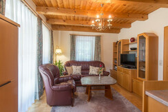 Wohnraum mit Flat-Screen, Radio, Telefon W