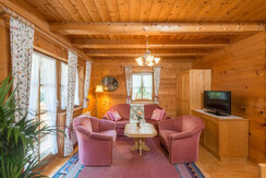 Küche und Wohnraum kompl. ausgestattet