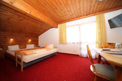 Schlaf-wohnraum mit Balkon Richtung nord-west