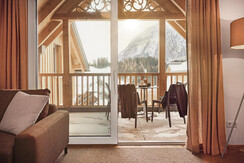 Alm Lodge A13_Tauplitz_Wohnbereich,Balkon