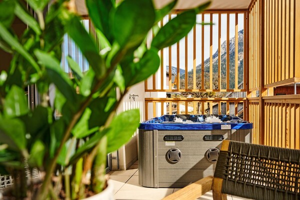 Alm Lodge A3_Tauplitz_Whirlpool, Balkon | © Andreas Maxones