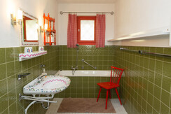 Badezimmer mit Badewanne