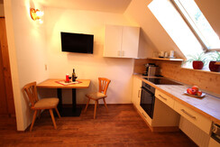 Almdorf_Tonnerhuette_AppZwergmargariteKüche_(C)Ton