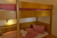 Almdorf_Tonnerhuette_AppZwergprimelSchlafkojeKinde