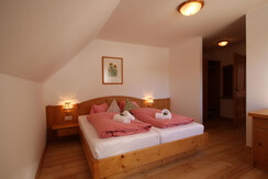 Almdorf_Tonnerhuette_AppKohlrösserlSchlafbereich_(