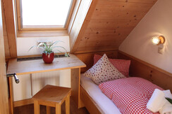 Almdorf_Tonnerhuette_AppSoldanelleKinderzimmer2_(C