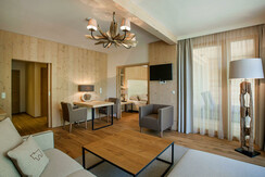 Room Pictures_Room_SUI_1