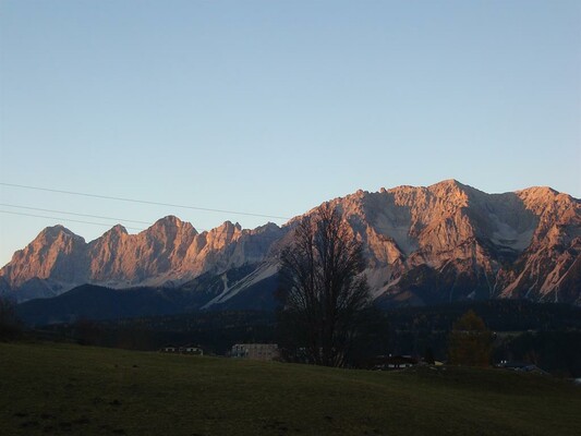 Ausblick Dachstein vom Haus im Herbst