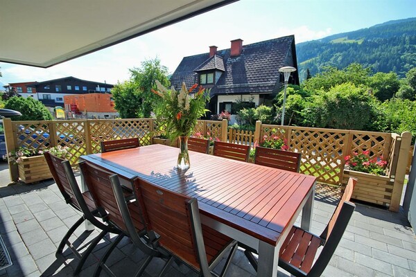 Alpenglocke - terrace with garden