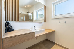 Suite 8 - Thörl 162-22