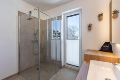 Suite 4 - Thörl 162-22