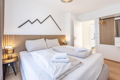 Suite 4 - Thörl 162-3