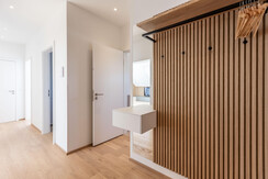 Suite 7 - Thörl 162-28