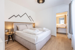 Suite 7 - Thörl 162-1