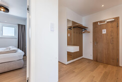 Suite 7 - Thörl 162-29