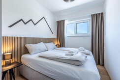 Suite 7 - Thörl 162-17