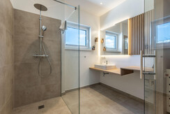 Suite 7 - Thörl 162-24