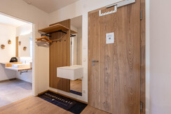 Suite 1 - Thörl 162-1