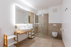 Suite 5 - Thörl 162-15