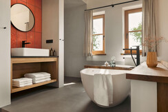 Rosa - Bad mit freistehender Badewanne