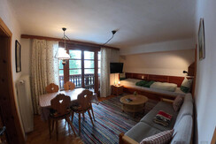 Wohnzimmer mit Essecke