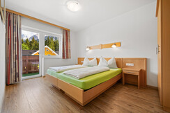 Schlafzimmer 1