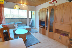 Wohn-Schlafraum Schlafcouch TV Essbereich