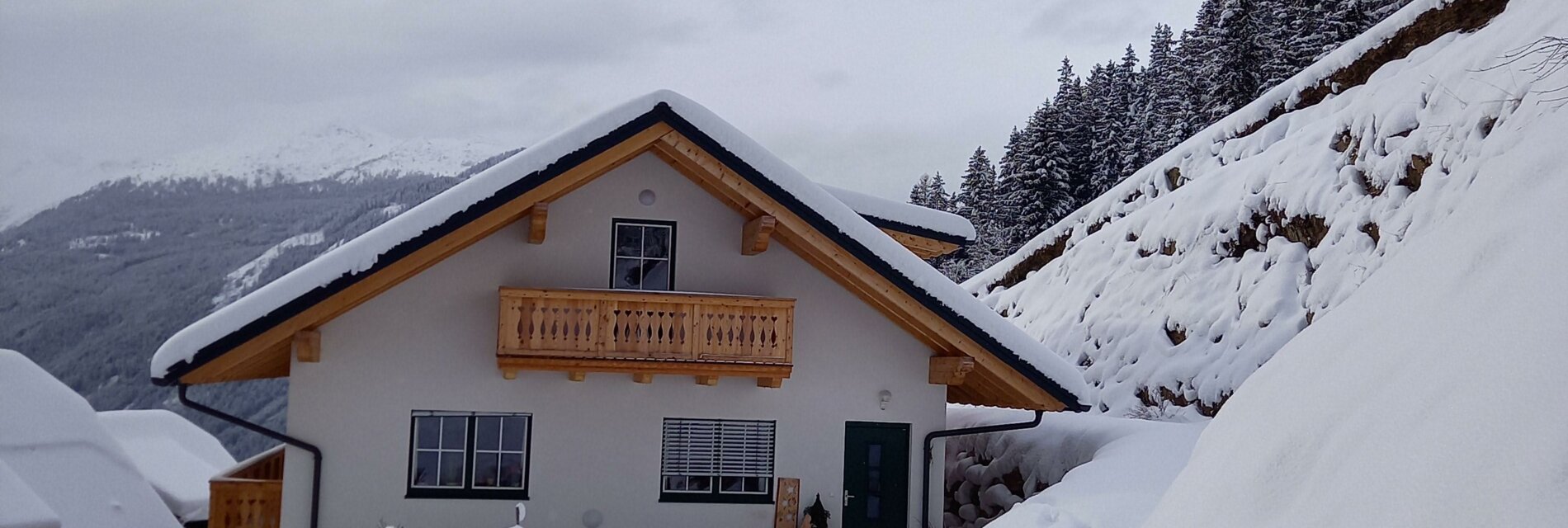 Anblick hintere Seite Winter-Balkon Apartment