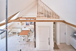 Blick von der Galerie in das Wohnzimmer