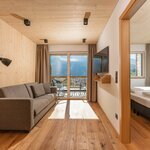 Photo of Suite, shower, toilet, 3 bed rooms