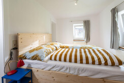 EG-1 - 04 - _YWX9823