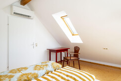 OG-2 - 10 - _YWX0070