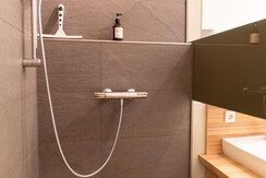 ef316fb8-b360-4295-b2a2-921e5c3929bb