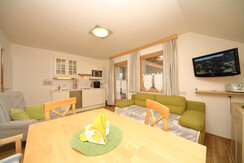 Wohnküche mit Esstisch