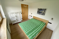 Schlafzimmer mit Doppelbett