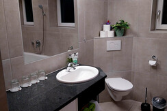 großzügiger Waschtisch