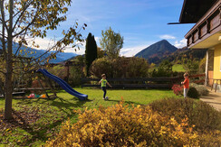 Fussballspielen im Garten