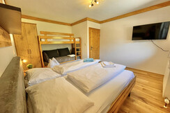 Schlafzimmer mit 3erStockbett Nr.2