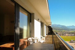 Zugang zum Balkon von Schlaf- und Wohnzimmer