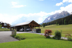 (19) Alpenblick_Appartement Dachstein_Carport